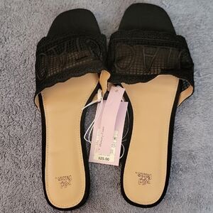 Wild Fable Black and Cream Slide Sandals